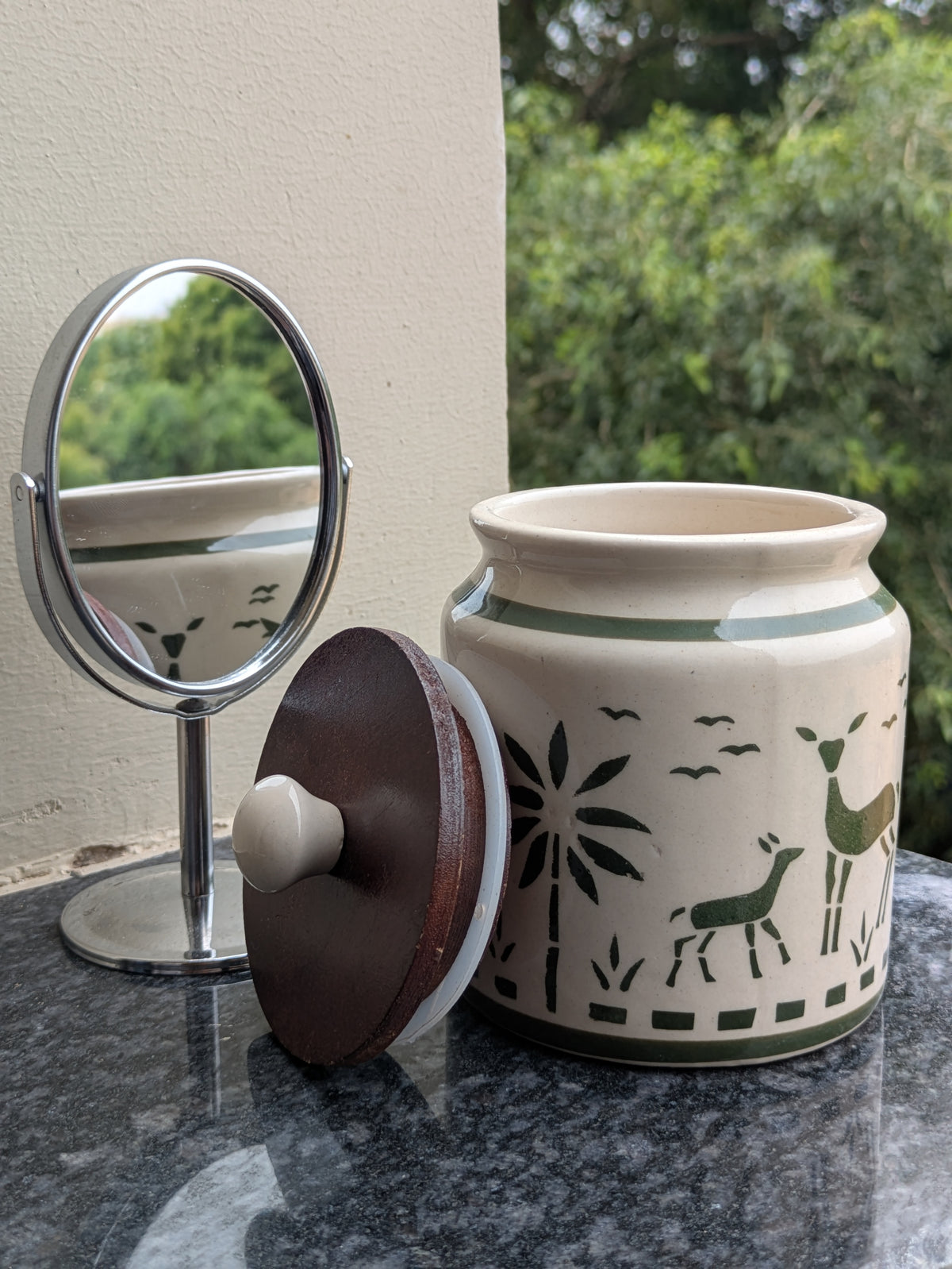 Whimsical Deer & Leaf Pattern Ceramic Air-tight Jar